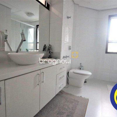 Apartamento com 236m², 3 quartos (sendo 2 suítes), 2 garagens, no bairro Agronômica em Florianópolis