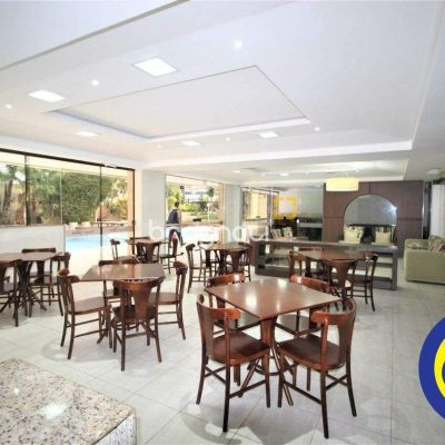 Apartamento com 236m², 3 quartos (sendo 2 suítes), 2 garagens, no bairro Agronômica em Florianópolis