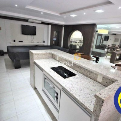 Apartamento com 236m², 3 quartos (sendo 2 suítes), 2 garagens, no bairro Agronômica em Florianópolis