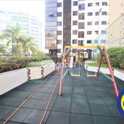 Apartamento com 236m², 3 quartos (sendo 2 suítes), 2 garagens, no bairro Agronômica em Florianópolis