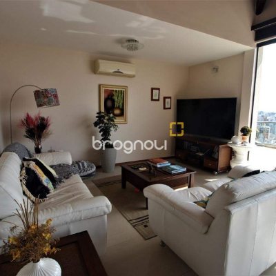 Casa com 370m², 4 quartos (sendo 3 suítes), 2 garagens, no bairro Centro em Florianópolis