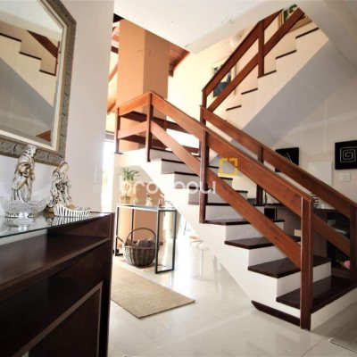 Casa com 370m², 4 quartos (sendo 3 suítes), 2 garagens, no bairro Centro em Florianópolis