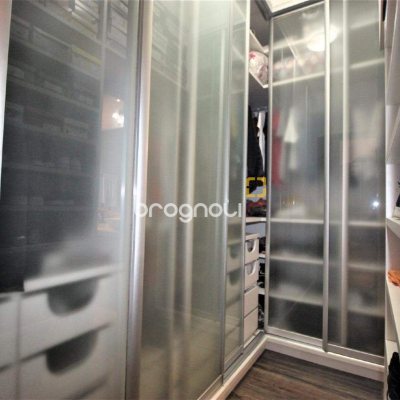 Casa com 370m², 4 quartos (sendo 3 suítes), 2 garagens, no bairro Centro em Florianópolis