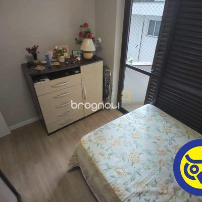 Apartamento com 109m², 4 quartos (sendo 1 suíte), 2 garagens, no bairro João Paulo em Florianópolis