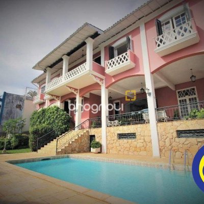 Casa com 536m², 4 quartos (sendo 1 suíte), 4 garagens, no bairro Centro em Florianópolis