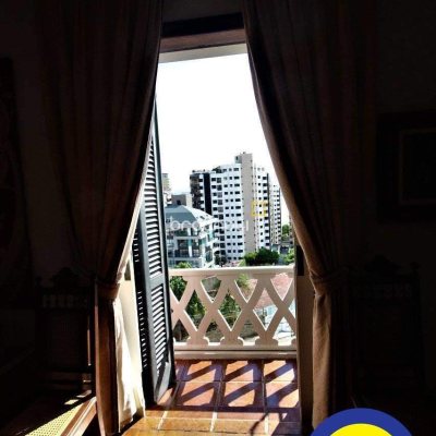 Casa com 536m², 4 quartos (sendo 1 suíte), 4 garagens, no bairro Centro em Florianópolis