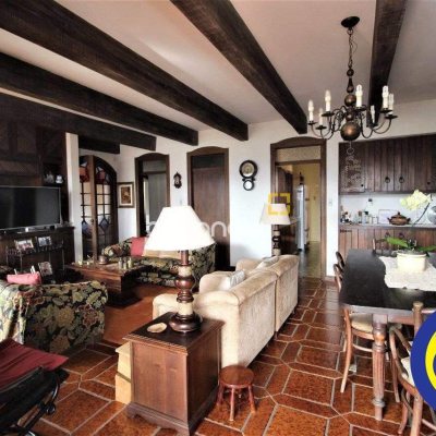 Casa com 536m², 4 quartos (sendo 1 suíte), 4 garagens, no bairro Centro em Florianópolis