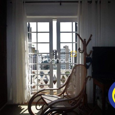 Casa com 536m², 4 quartos (sendo 1 suíte), 4 garagens, no bairro Centro em Florianópolis