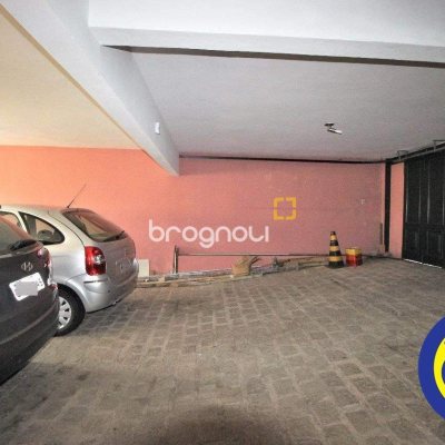 Casa com 536m², 4 quartos (sendo 1 suíte), 4 garagens, no bairro Centro em Florianópolis