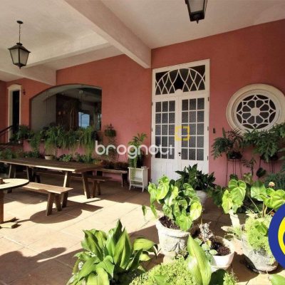Casa com 536m², 4 quartos (sendo 1 suíte), 4 garagens, no bairro Centro em Florianópolis
