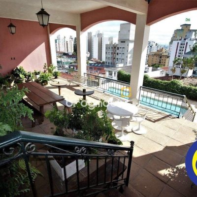 Casa com 536m², 4 quartos (sendo 1 suíte), 4 garagens, no bairro Centro em Florianópolis