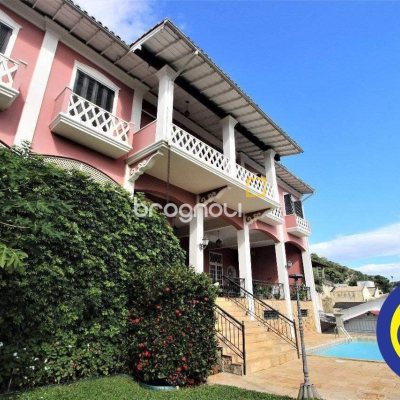 Casa com 536m², 4 quartos (sendo 1 suíte), 4 garagens, no bairro Centro em Florianópolis