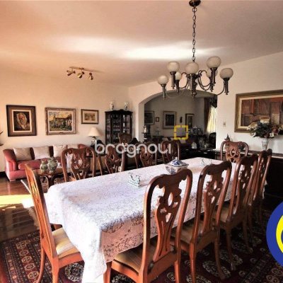 Casa com 536m², 4 quartos (sendo 1 suíte), 4 garagens, no bairro Centro em Florianópolis