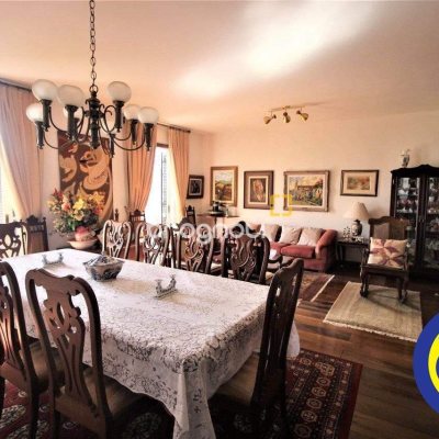 Casa com 536m², 4 quartos (sendo 1 suíte), 4 garagens, no bairro Centro em Florianópolis