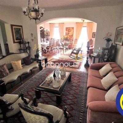 Casa com 536m², 4 quartos (sendo 1 suíte), 4 garagens, no bairro Centro em Florianópolis