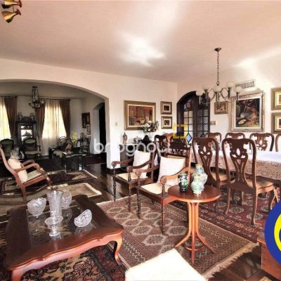 Casa com 536m², 4 quartos (sendo 1 suíte), 4 garagens, no bairro Centro em Florianópolis
