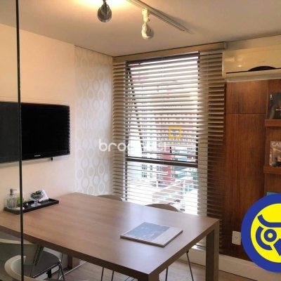 Sala com 24m², 1 garagem, no bairro Centro em Florianópolis