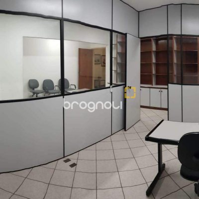 Sala com 42m², no bairro Centro em Florianópolis