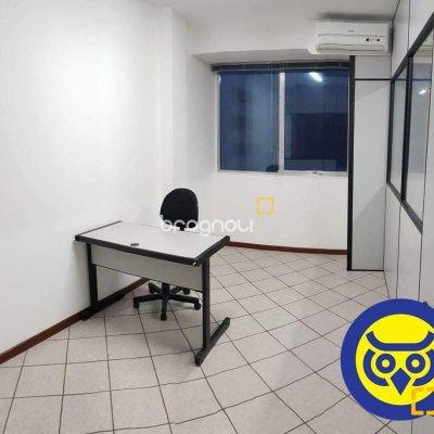 Sala com 42m², no bairro Centro em Florianópolis