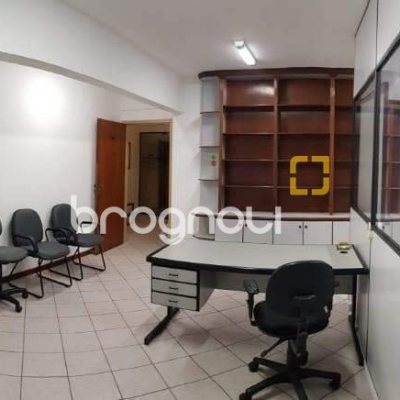 Sala com 42m², no bairro Centro em Florianópolis