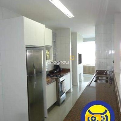 Apartamento com 258m², 4 quartos (sendo 4 suítes), 3 garagens, no bairro Cachoeira do Bom Jesus em Florianópolis