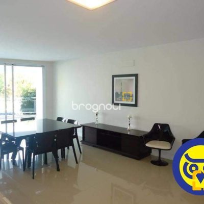 Apartamento com 258m², 4 quartos (sendo 4 suítes), 3 garagens, no bairro Cachoeira do Bom Jesus em Florianópolis
