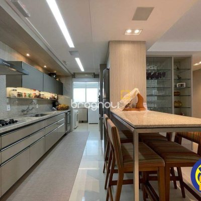 Apartamento com 138m², 3 quartos (sendo 3 suítes), 3 garagens, no bairro Cachoeira do Bom Jesus em Florianópolis