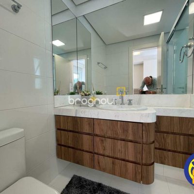 Apartamento com 138m², 3 quartos (sendo 3 suítes), 3 garagens, no bairro Cachoeira do Bom Jesus em Florianópolis