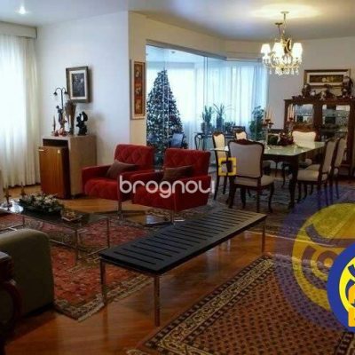 Apartamento com 266m², 4 quartos (sendo 2 suítes), 2 garagens, no bairro Centro em Florianópolis