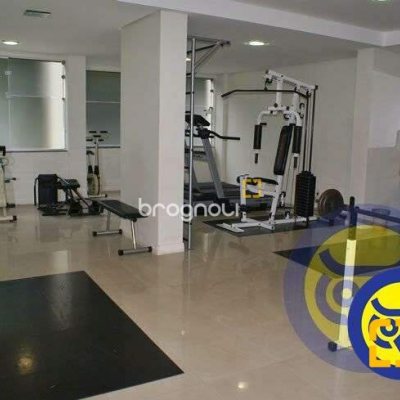 Apartamento com 266m², 4 quartos (sendo 2 suítes), 2 garagens, no bairro Centro em Florianópolis