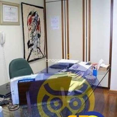 Apartamento com 266m², 4 quartos (sendo 2 suítes), 2 garagens, no bairro Centro em Florianópolis