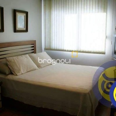 Apartamento com 266m², 4 quartos (sendo 2 suítes), 2 garagens, no bairro Centro em Florianópolis