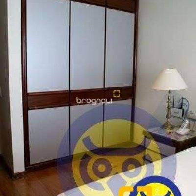 Apartamento com 266m², 4 quartos (sendo 2 suítes), 2 garagens, no bairro Centro em Florianópolis