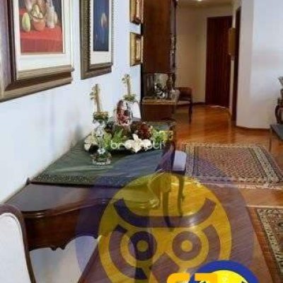 Apartamento com 266m², 4 quartos (sendo 2 suítes), 2 garagens, no bairro Centro em Florianópolis