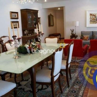 Apartamento com 266m², 4 quartos (sendo 2 suítes), 2 garagens, no bairro Centro em Florianópolis