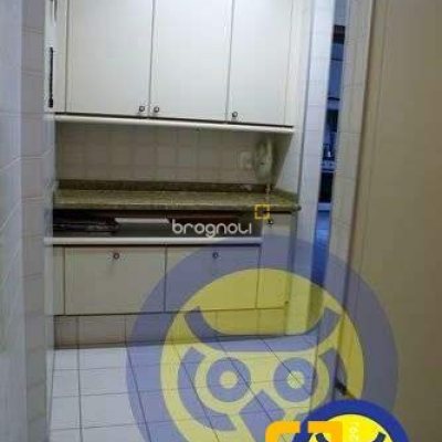 Apartamento com 266m², 4 quartos (sendo 2 suítes), 2 garagens, no bairro Centro em Florianópolis