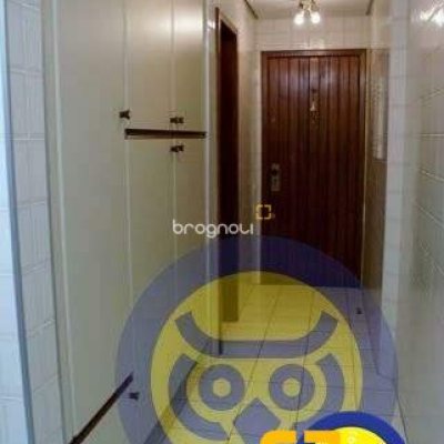 Apartamento com 266m², 4 quartos (sendo 2 suítes), 2 garagens, no bairro Centro em Florianópolis