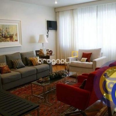 Apartamento com 266m², 4 quartos (sendo 2 suítes), 2 garagens, no bairro Centro em Florianópolis