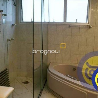 Apartamento com 266m², 4 quartos (sendo 2 suítes), 2 garagens, no bairro Centro em Florianópolis
