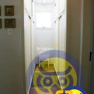 Apartamento com 266m², 4 quartos (sendo 2 suítes), 2 garagens, no bairro Centro em Florianópolis