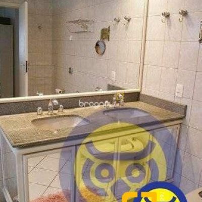 Apartamento com 266m², 4 quartos (sendo 2 suítes), 2 garagens, no bairro Centro em Florianópolis