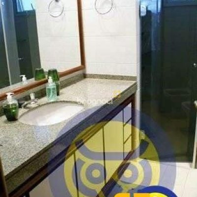 Apartamento com 266m², 4 quartos (sendo 2 suítes), 2 garagens, no bairro Centro em Florianópolis