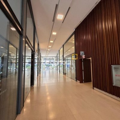 Sala com 67m², 1 garagem, no bairro Centro em Florianópolis