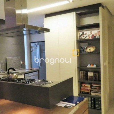 Apartamento com 117m², 3 quartos (sendo 3 suítes), 3 garagens, no bairro Centro em Florianópolis