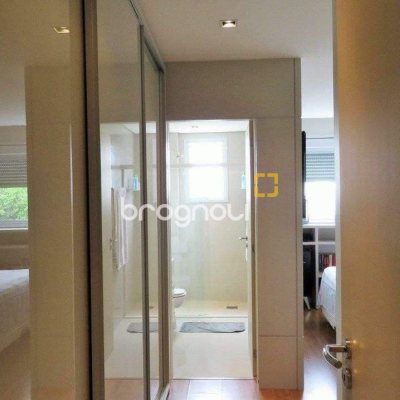 Apartamento com 117m², 3 quartos (sendo 3 suítes), 3 garagens, no bairro Centro em Florianópolis