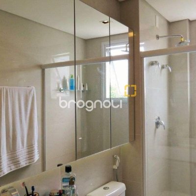 Apartamento com 117m², 3 quartos (sendo 3 suítes), 3 garagens, no bairro Centro em Florianópolis
