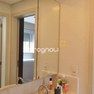 Apartamento com 117m², 3 quartos (sendo 3 suítes), 3 garagens, no bairro Centro em Florianópolis