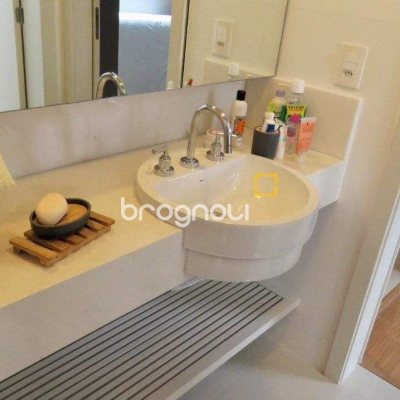 Apartamento com 117m², 3 quartos (sendo 3 suítes), 3 garagens, no bairro Centro em Florianópolis