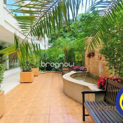 Apartamento com 117m², 3 quartos (sendo 3 suítes), 3 garagens, no bairro Centro em Florianópolis