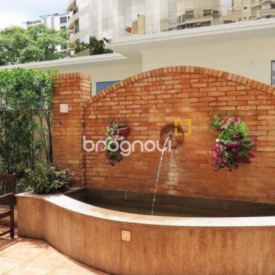 Apartamento com 117m², 3 quartos (sendo 3 suítes), 3 garagens, no bairro Centro em Florianópolis